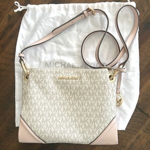 Michael Kors Crossbody w/ dust bag